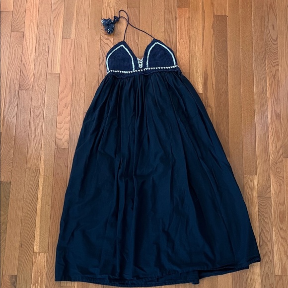 Madison Mathews Dresses & Skirts - Madison Matthews crochet halter maxi dress